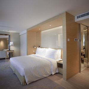 Grand King Suite